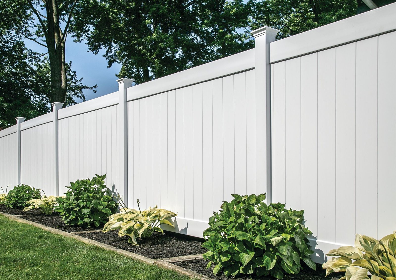 Wood vs PVC Fencing in Canada
